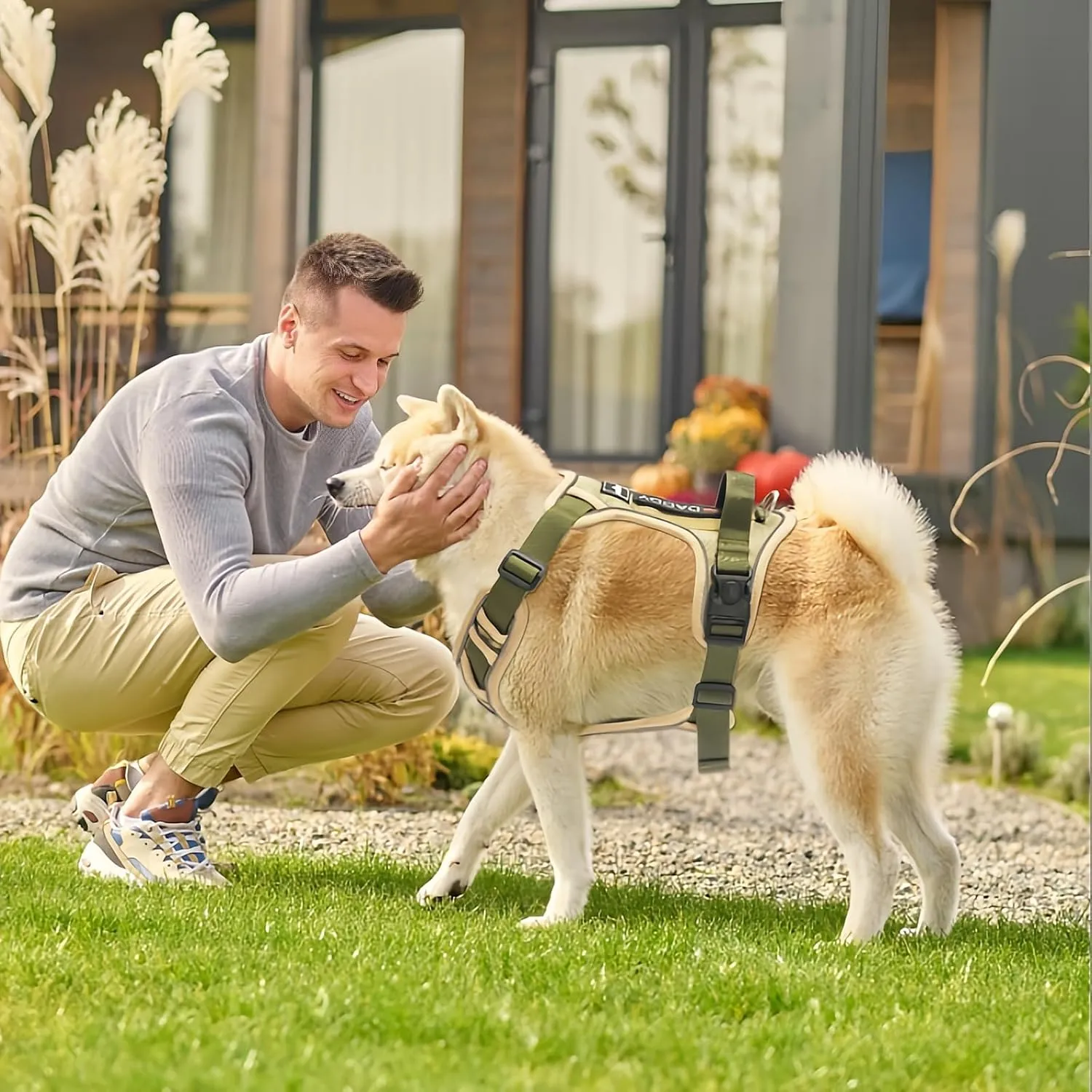 Brown No Pull Dog Harness Medium Size Dog Walking Harness,Reflective Oxford Service Vest and Easy Control Handle Adjustable & Comfortable Soft Padded No Choke Dog Harness