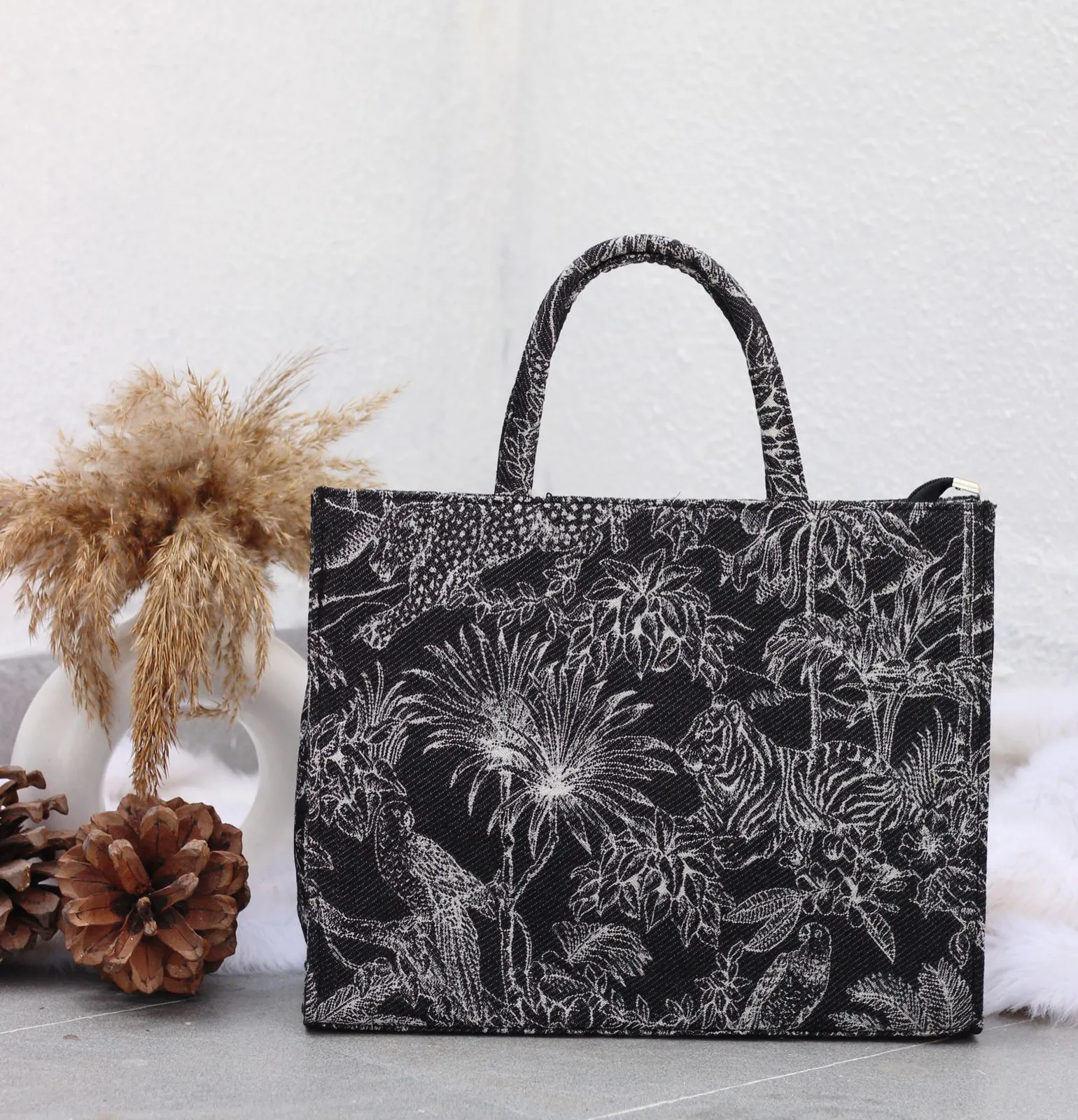 EVERYDAY TOTES