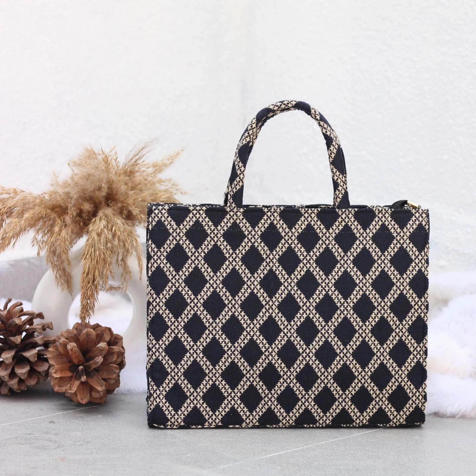 EVERYDAY TOTES