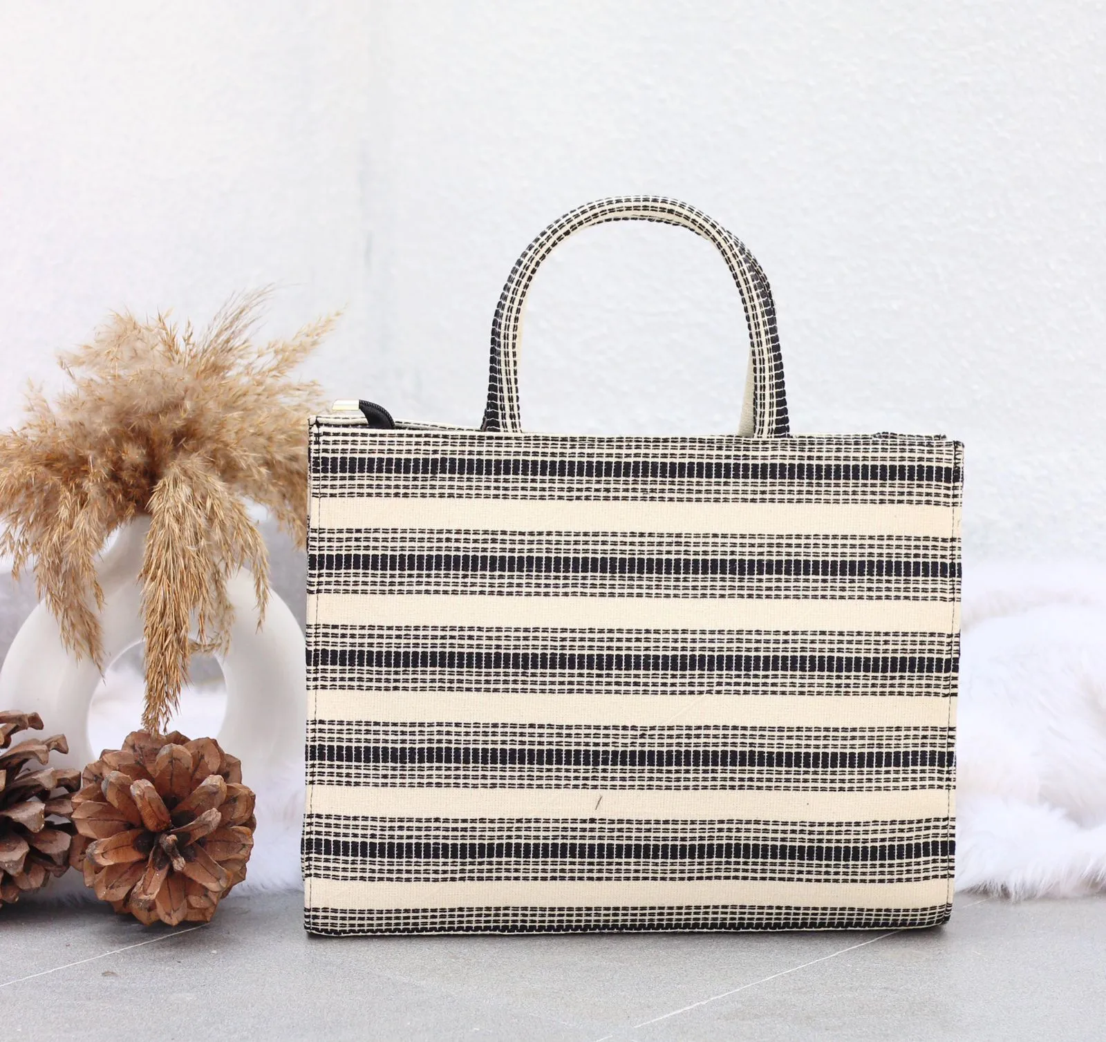 EVERYDAY TOTES